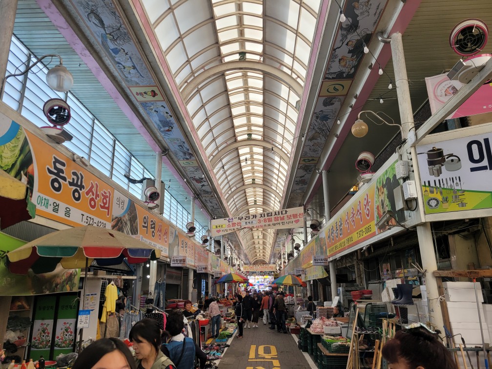 의령시장 사람도 많고 살것도 많고