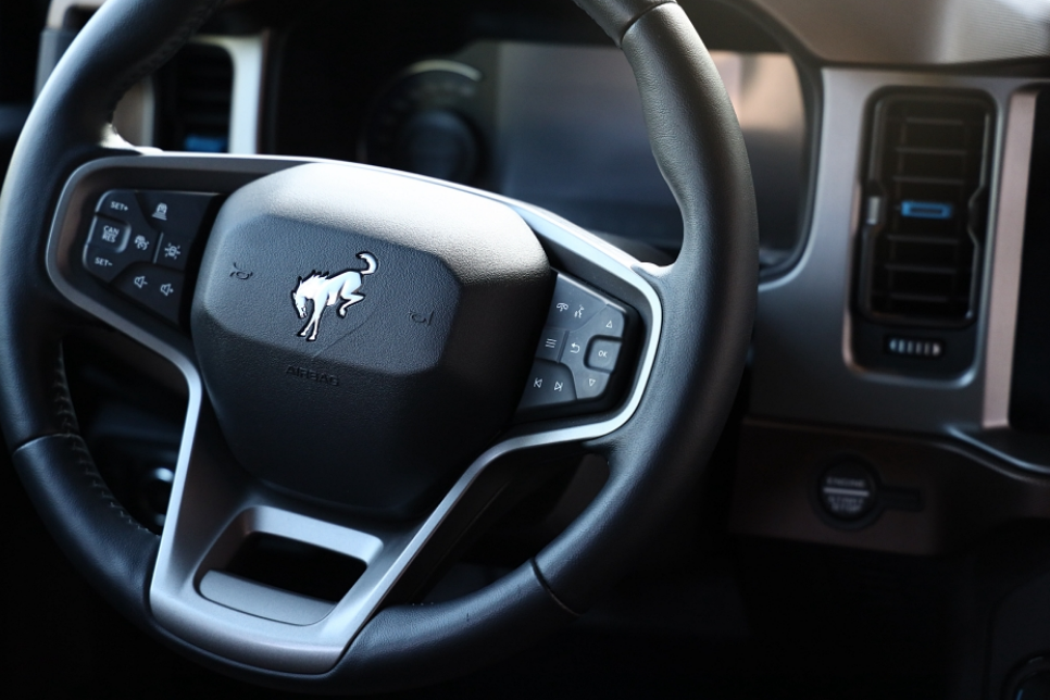 힘쎈여자 강남순 - 옹성우 자동차 - 포드브롱코