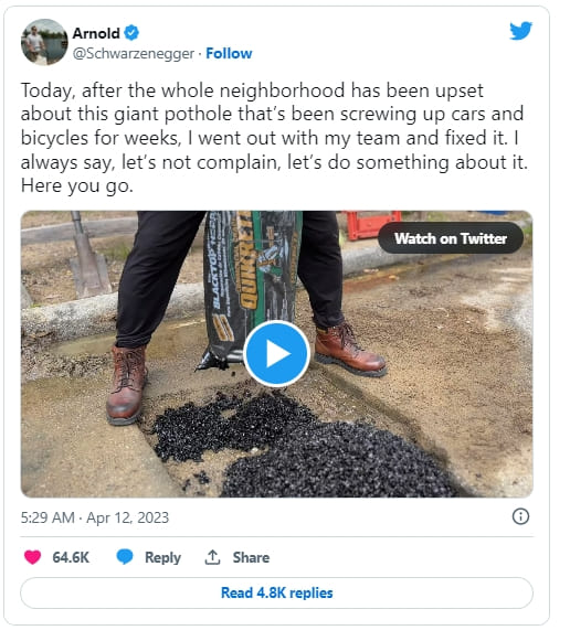 슈왈츠네거의 선행이 잘못이라고? Arnold Schwarzenegger posts video filling in 'giant pothole' in L.A. but...