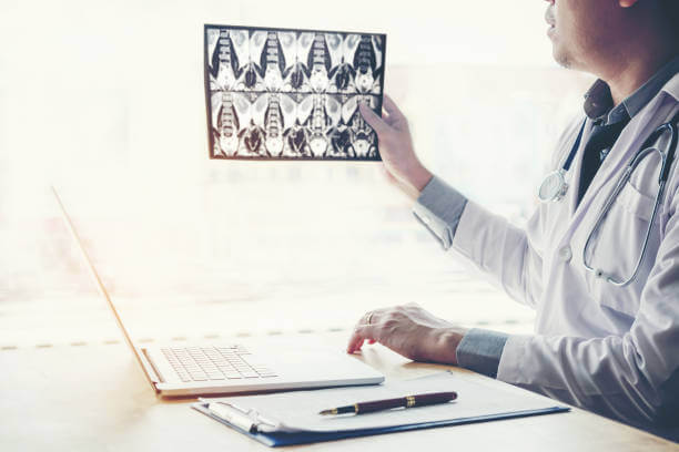 폐에 물이 차는 이유&amp;#44; 폐부종 증상과 원인 치료. 폐부종은 심장이나 호흡기 문제로 인해 폐에 비정상적인 수량의 물이 쌓여 발생하는 질환으로&amp;#44; 호흡곤란과 부종 등 다양한 증상을 유발합니다. 어떤 과정이 있는지 글을 참고해주세요.