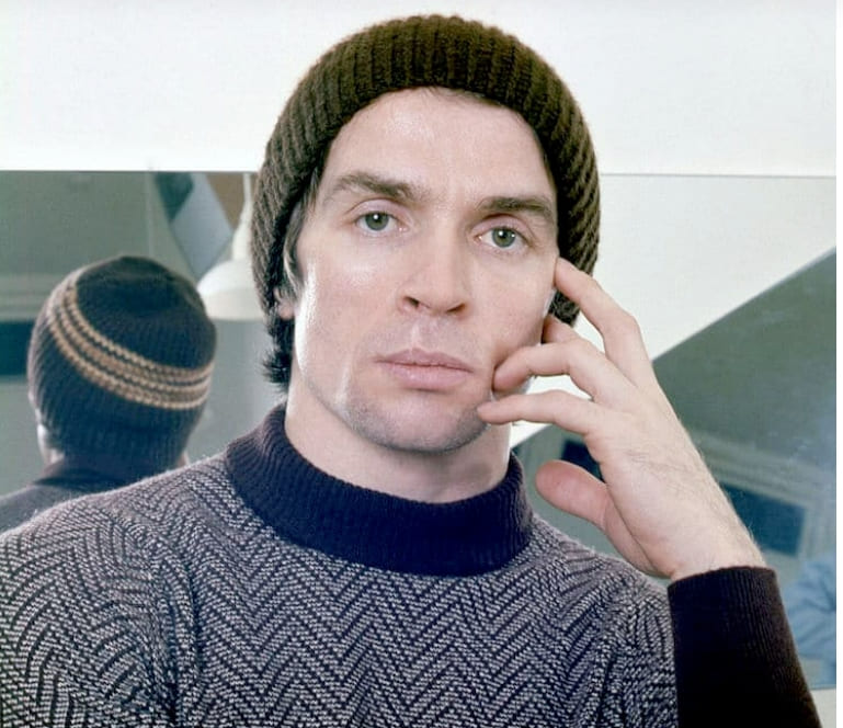 전설적인 발레 무용수 &#39;루돌프 누레예프&#39;의 독특한 무덤 VIDEO: Discover the Story of Legendary Ballet Dancer Rudolf Nureyev’s Unique Grave