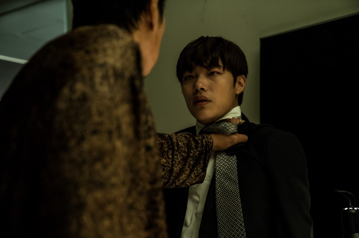 조진웅에게멱살잡힌류준열