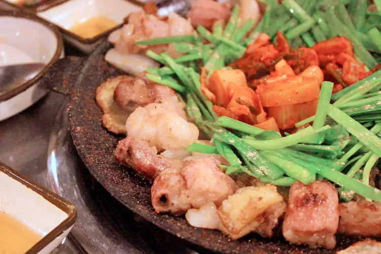 줄서는식당 공덕동 공덕역 맛집 대파김치와 함께 먹는 고소한 곱 가득 곱창과 부드러운 막창 모듬곱창 한우 소곱창 맛있는 곳 소개
