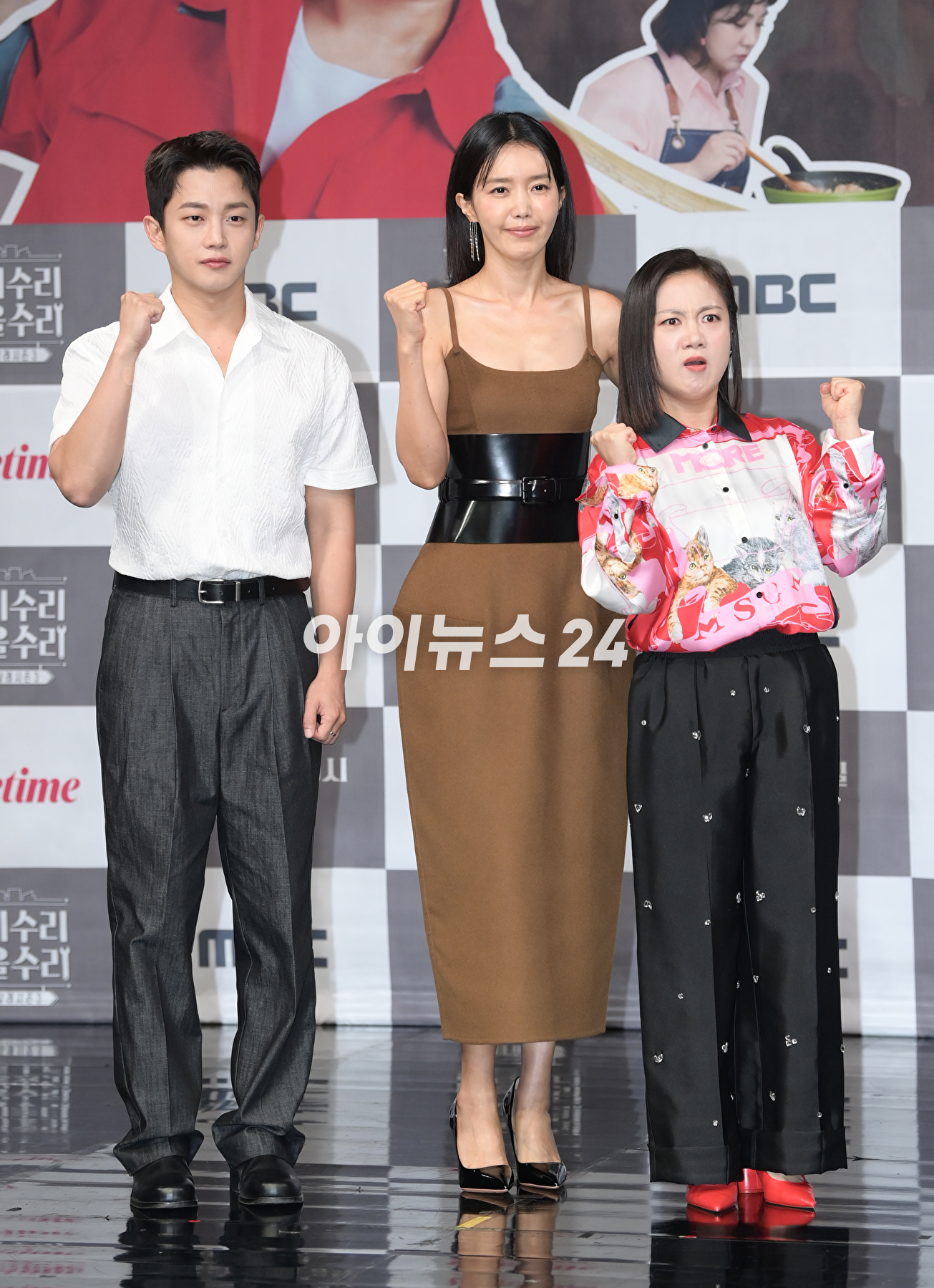 배우 김민석-최원준 PD-배우 채정안-코미디언 박나래가 31일 오후 서울 마포구 상암동 MBC 사옥에서 열린 MBC&#44; 라이프타임 공동제작 빈집 재생 프로젝트 &#39;빈집살래 시즌3-수리수리 마을수리&#39;(이하 &#39;빈집살래3&#39;) 제작발표회에 참석하고 있다. [사진=정소희 기자]