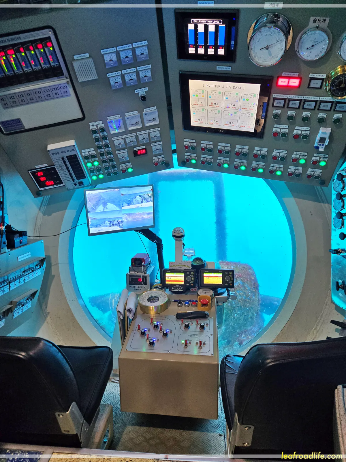 제주-우도잠수함-조종석