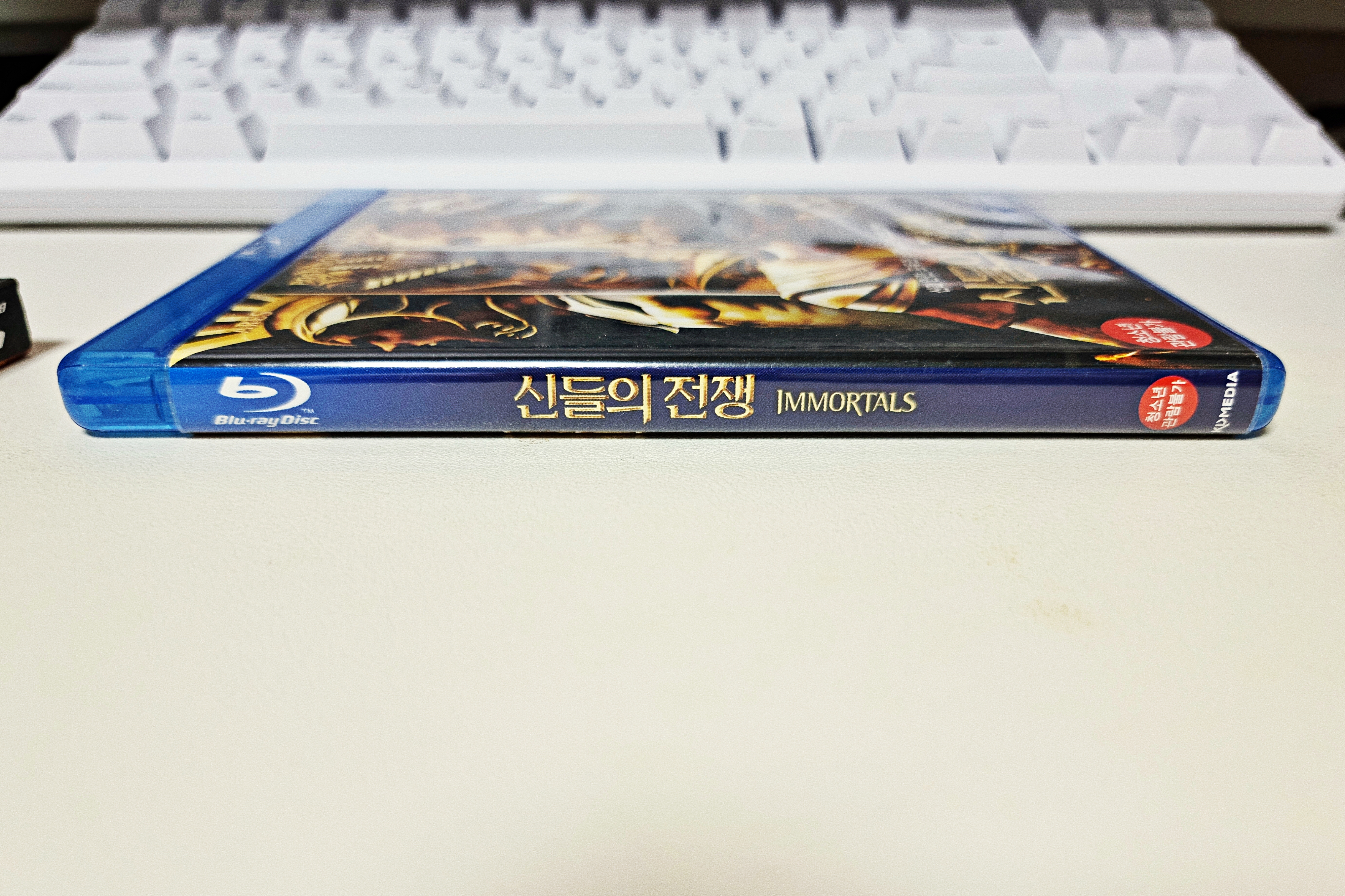 신들의 전쟁 블루레이 킵 케이스 옆면