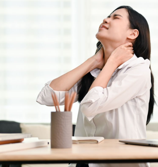 목디스크 증상 치료 방법 팔저림 운동 요법 수술 시술 종류 원인