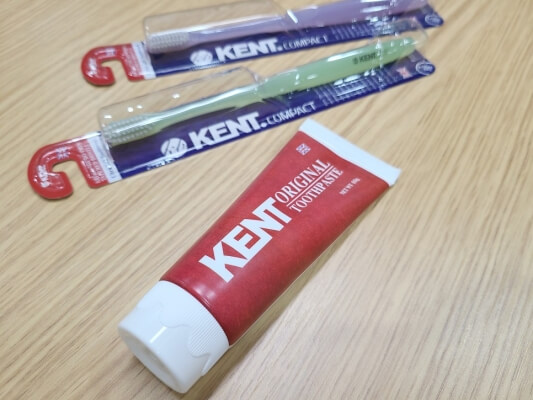 켄트 칫솔과 치약 사진