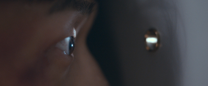 문밖을보고있는눈