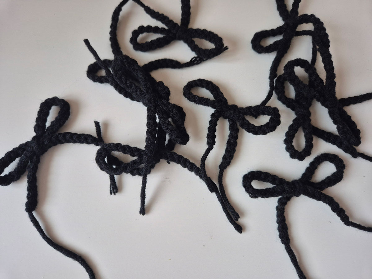 조명에 붙일 리본