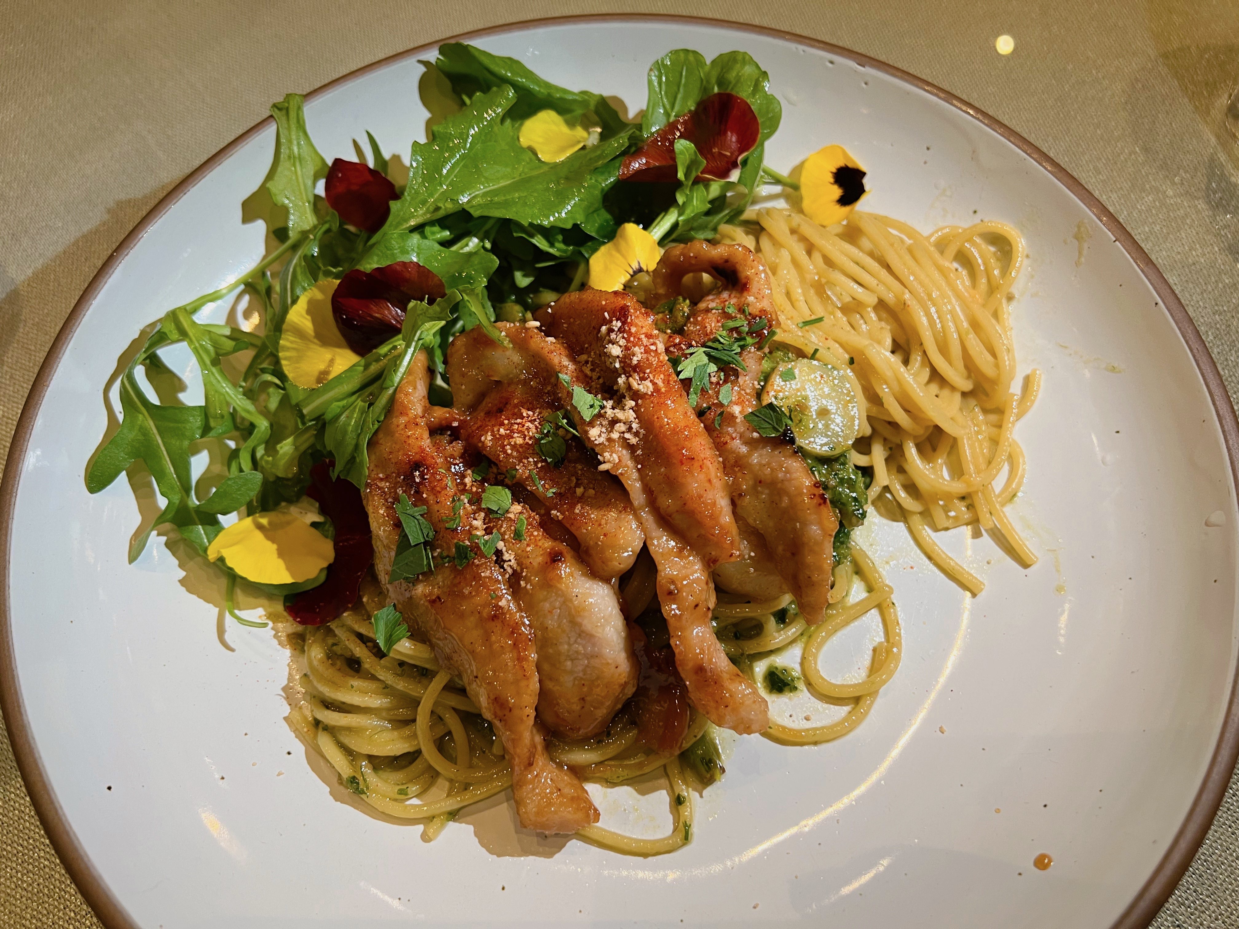 상무지구 맥문동 항정살 그린 파스타