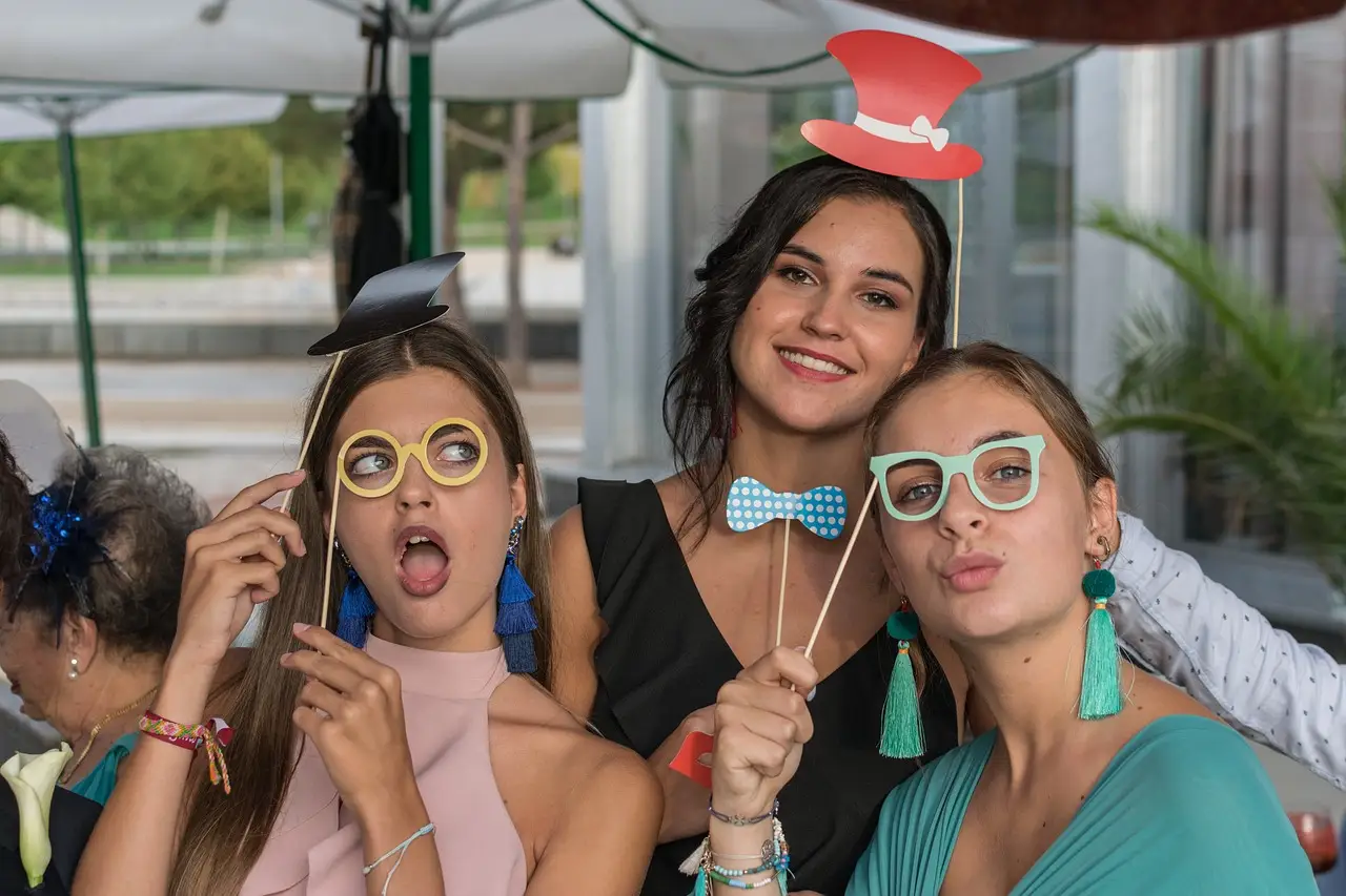 여성들-즐거운-모임