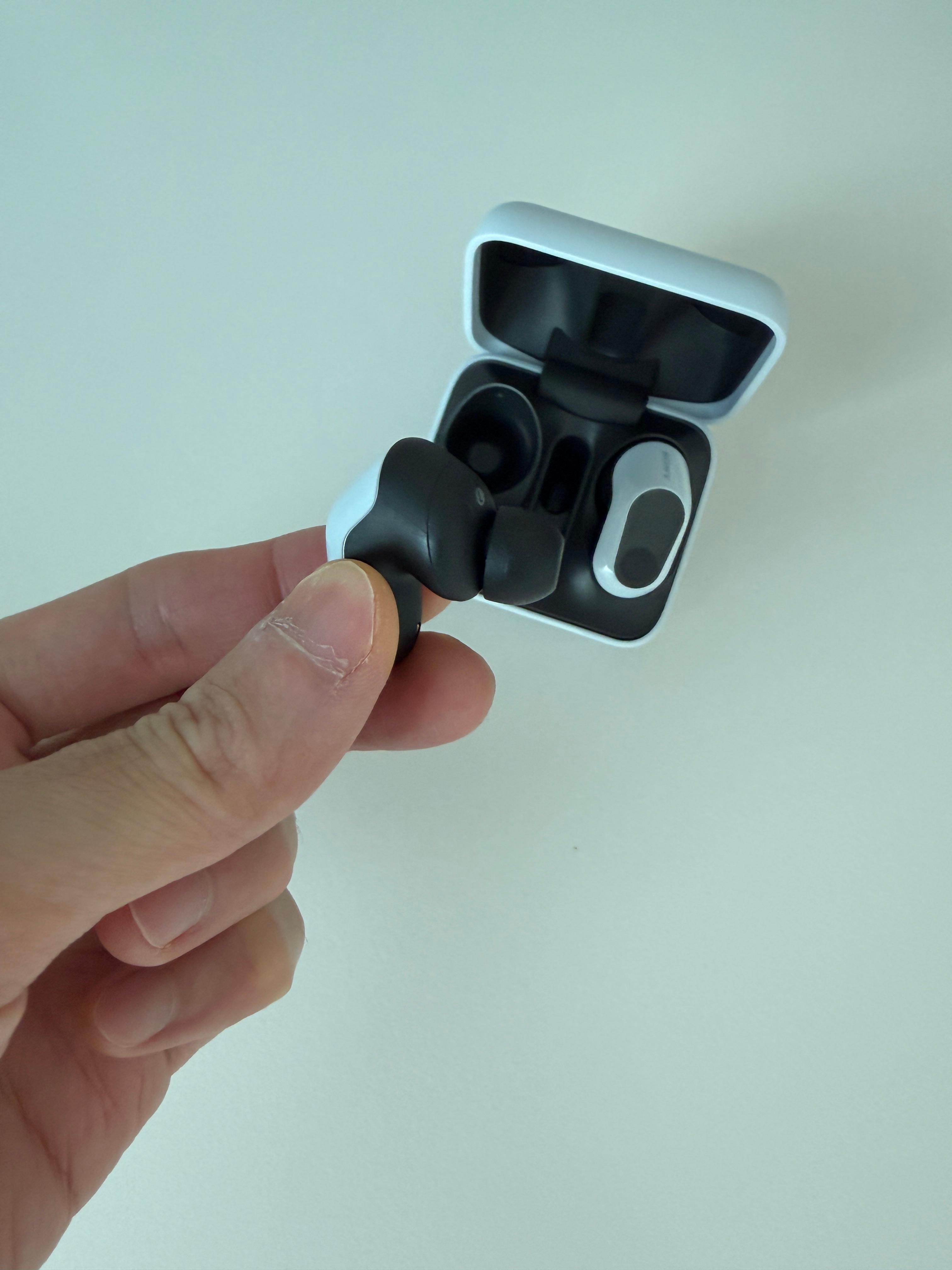 소니 INZONE Buds 동글 및 사용 장면 사진