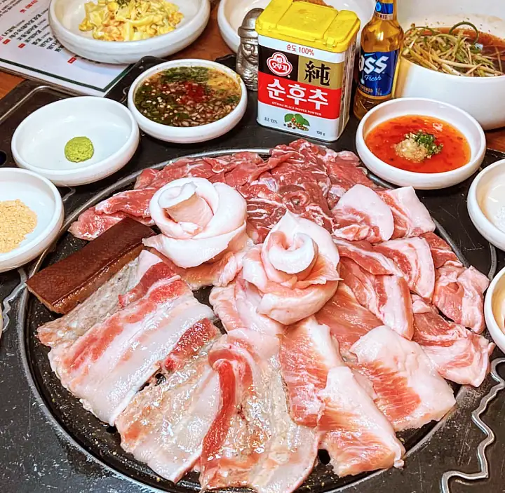 줄서는식당 강남 압구정 고기집 맛집 홍수현 제주 흑돼지 냉삼 꽃치마살 관자 구이 순두부찌개 비빔칼제비 권율 추천 48회 소개