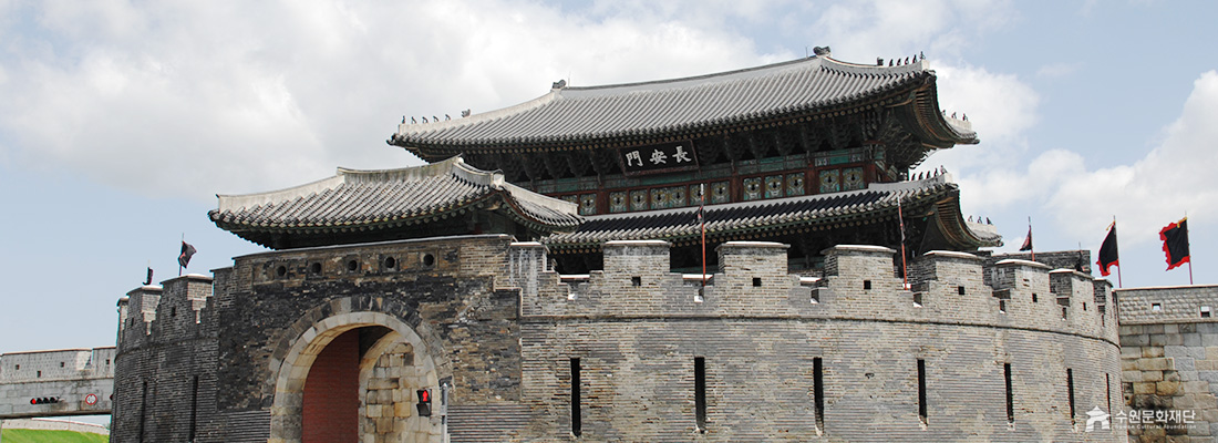 장안문 &ndash; 화성의 북문이자 가장 큰 성문