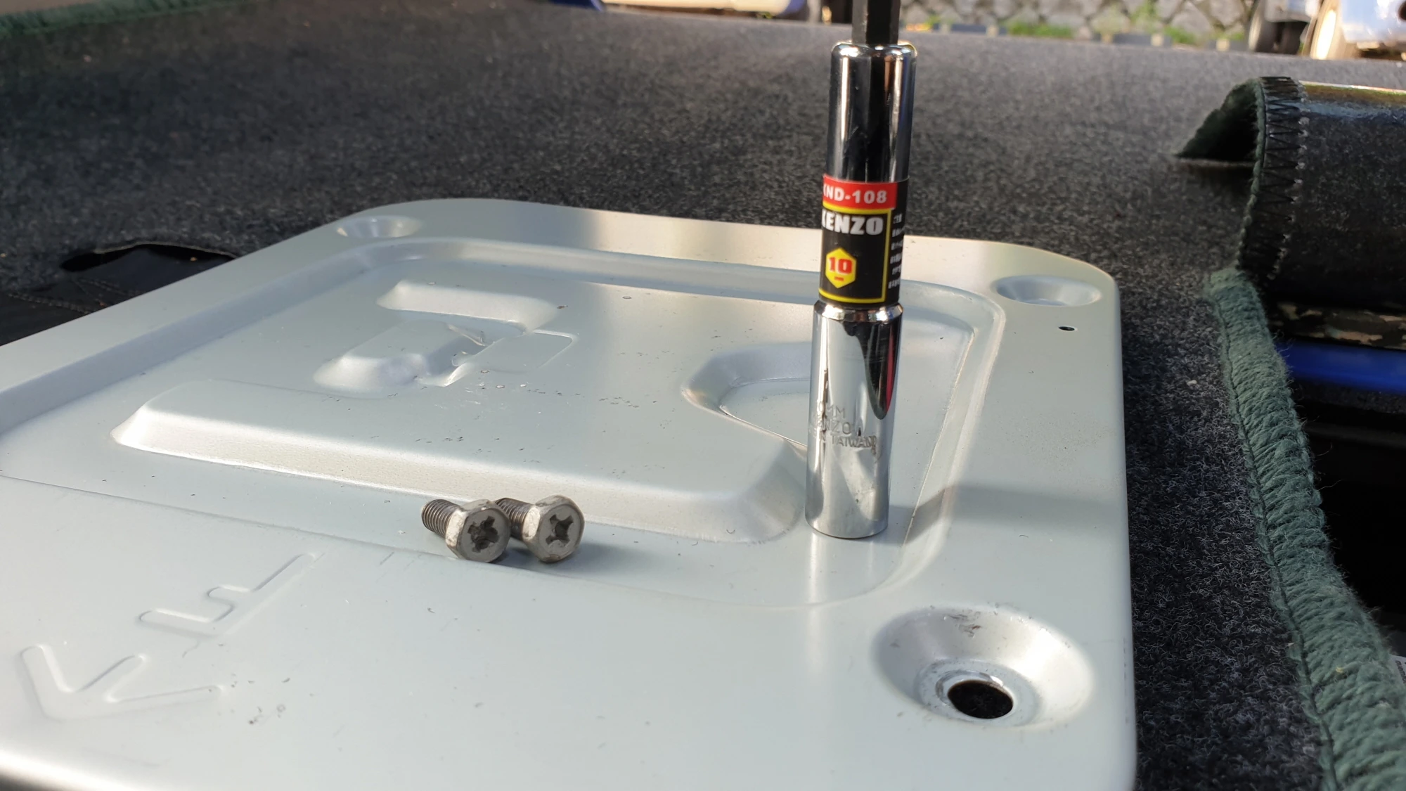 배터리 커버 열린 모습