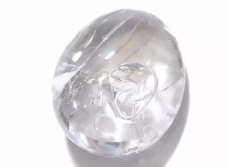 물이 들어간 수정