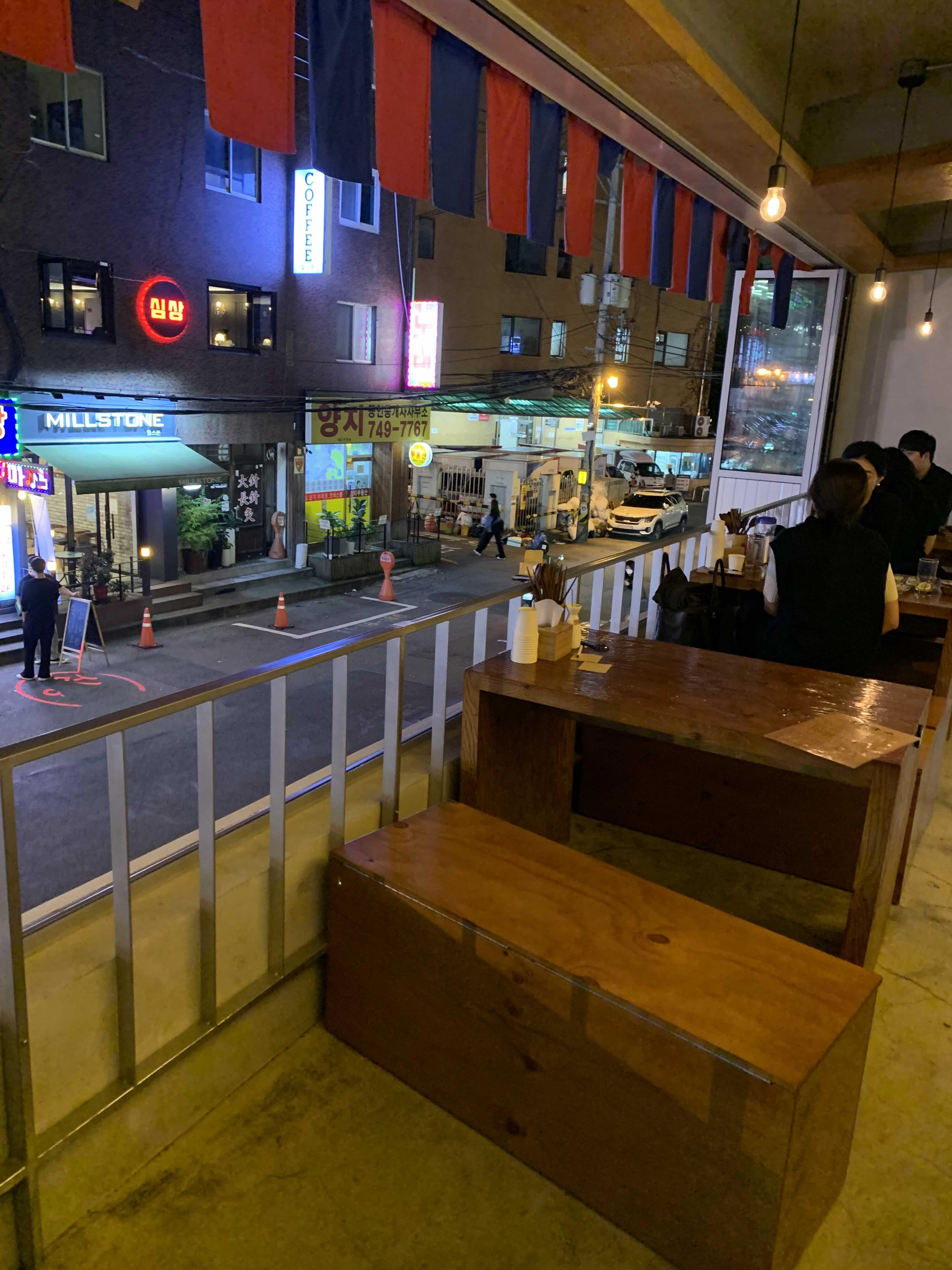 대림국수 2층 창가 좌석