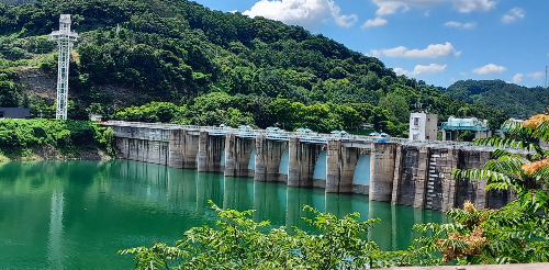 충주댐과 충주호 풍경