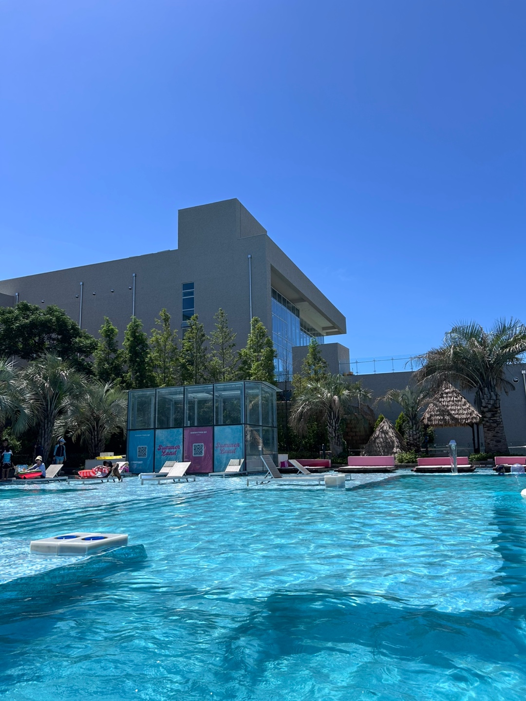 인피니티풀 &amp; 워터파크: 낮엔 시원, 밤엔 무드