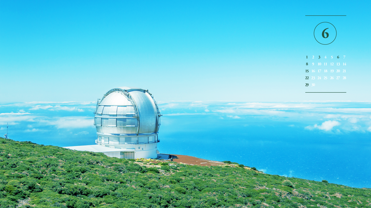 01 푸른하늘과 천문대 A - 2025년6월 노트북배경화면