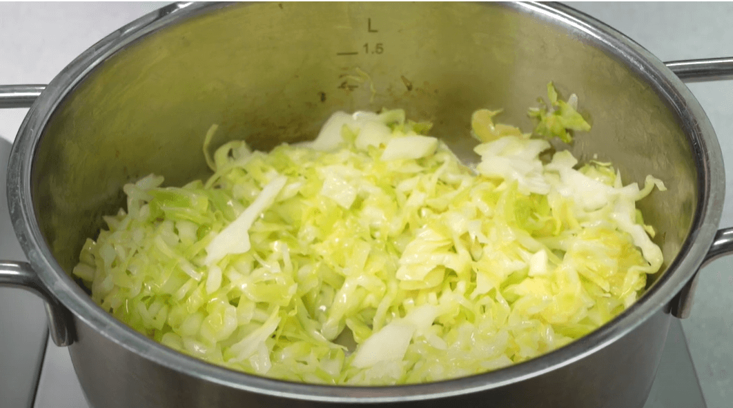 양배추-수프-조리중인-냄비-사진