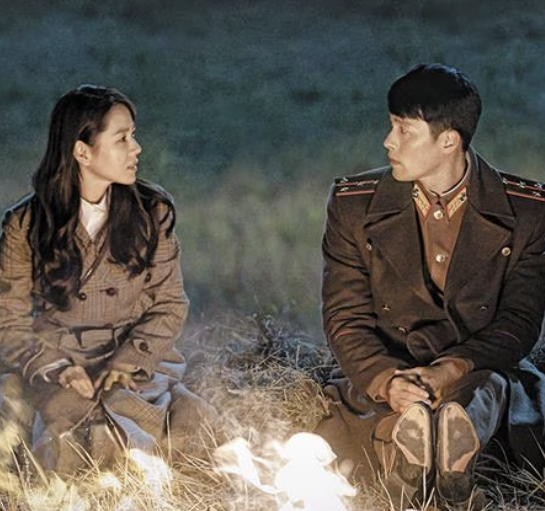 사랑의 불시착, 손예진과 현빈이 마주보고 있다