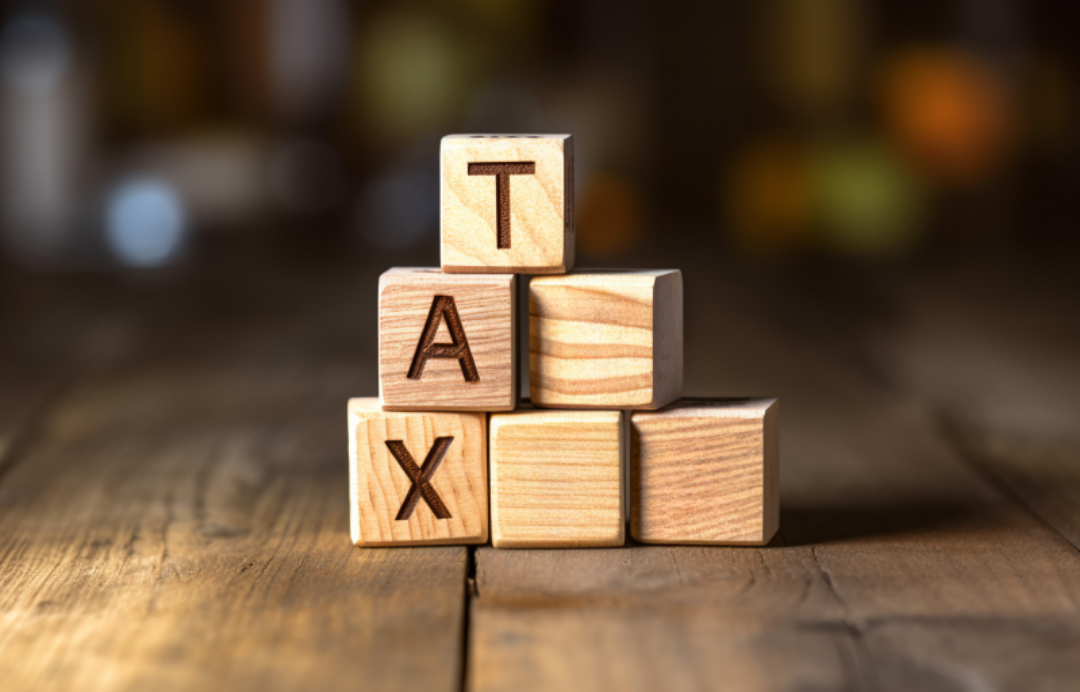 영어로 tax라고 써 있는 나무조각 여러개