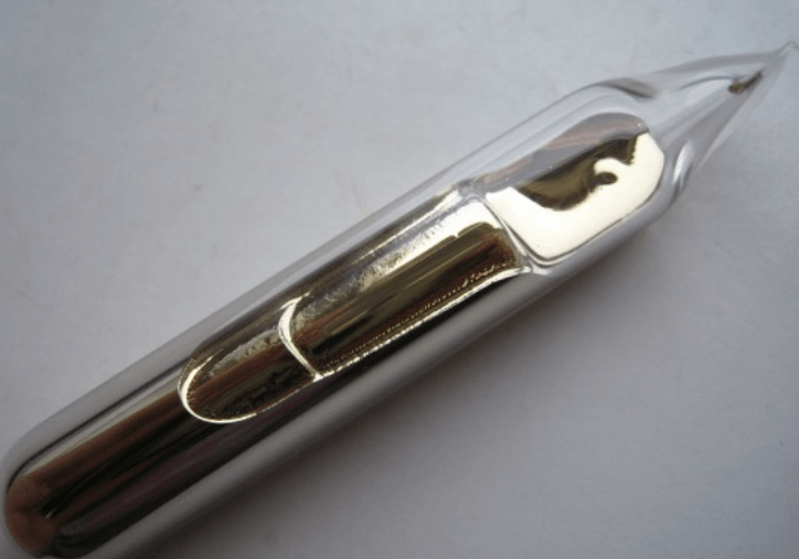 은색 연필모양 세슘