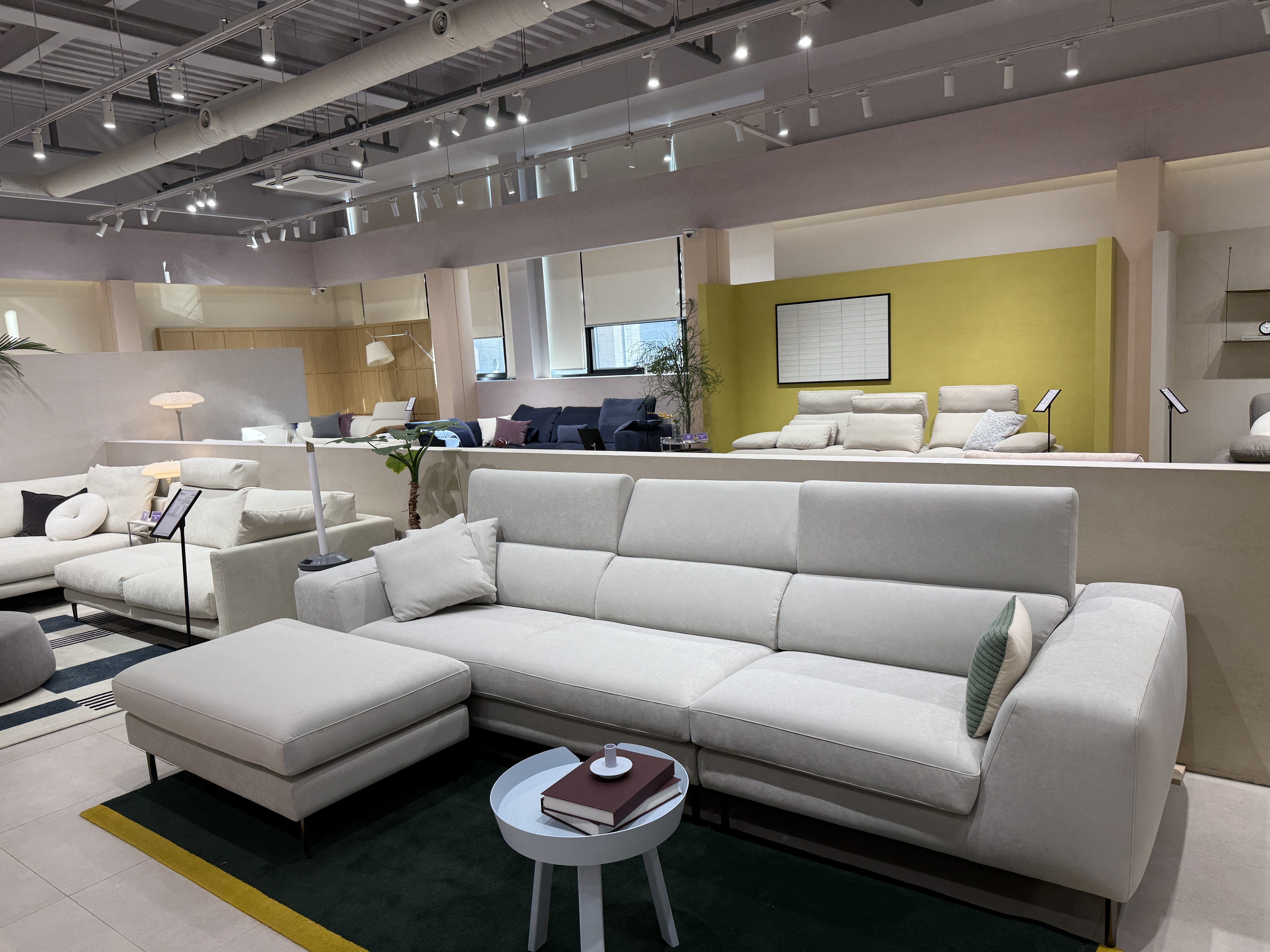 에싸 일산 플래그십스토어 방문기 리아드업 소파 신혼집 후기