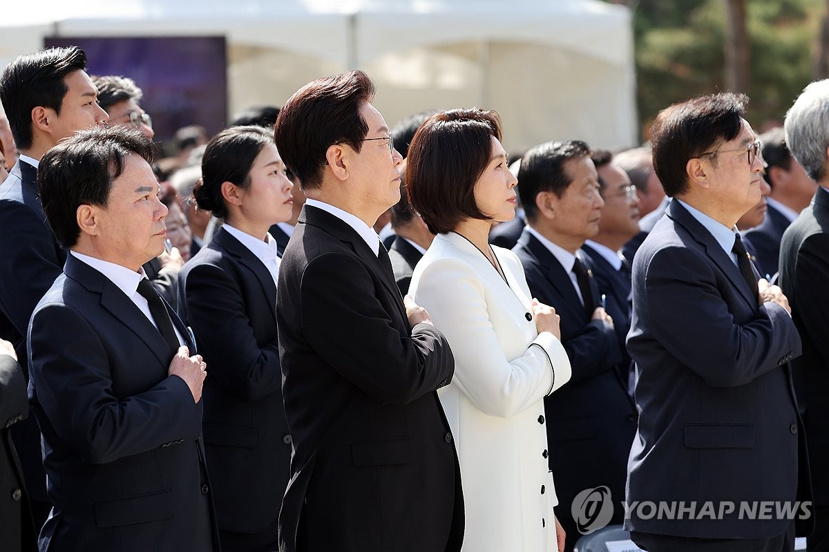 이재명 대통령 4&middot;19 혁명 기념식 참석, 김혜경 여사 동행 및 70명 유공자 포상 (인도&middot;베트남 순방 출국)