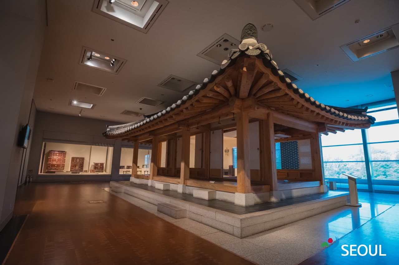 흙과 기와 : 전통 건축 복원의 기본 재료