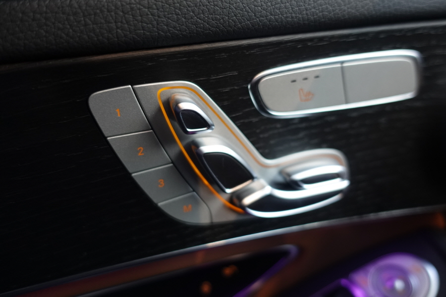 벤츠 GLC 300E 쿠페 실내디자인