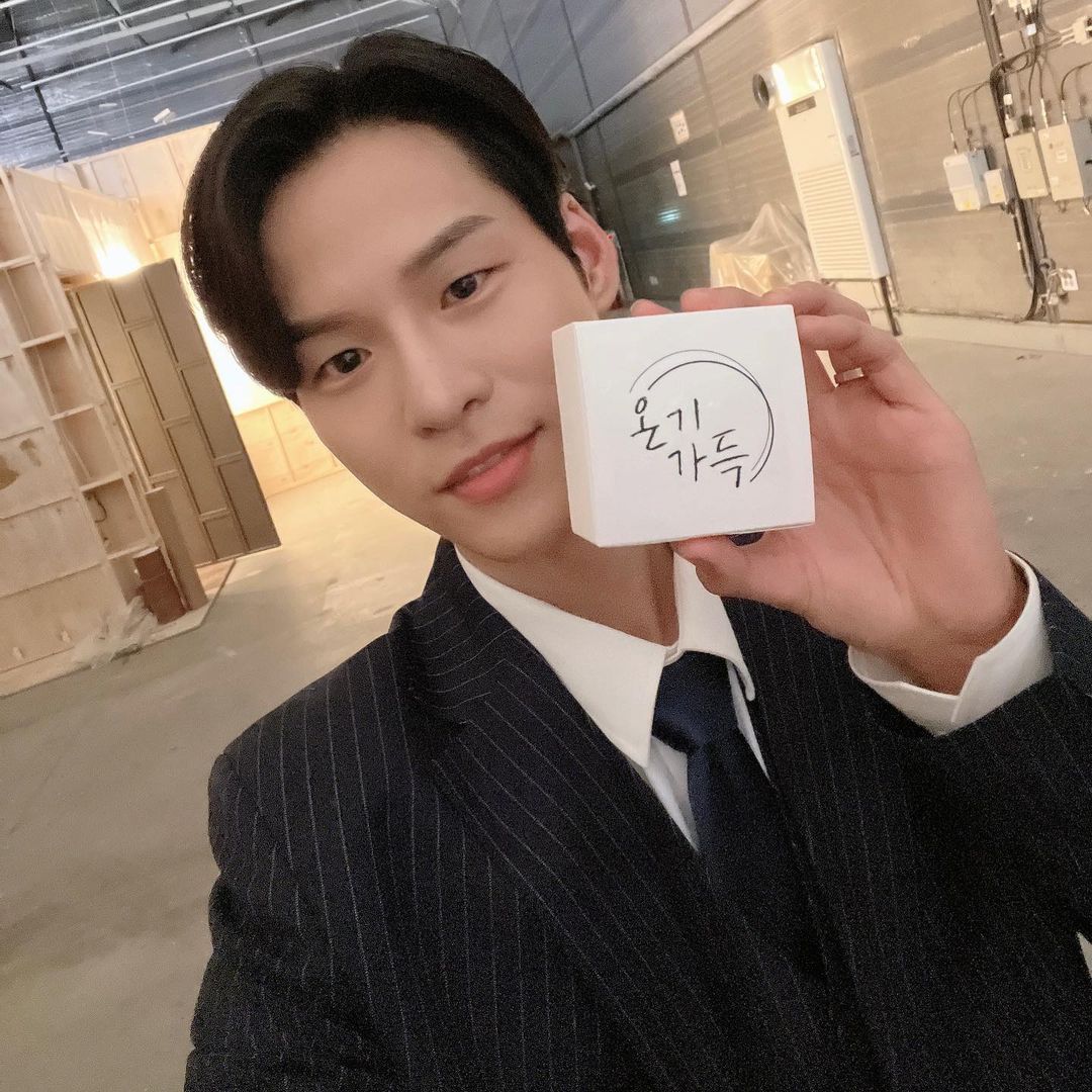 윤지온
