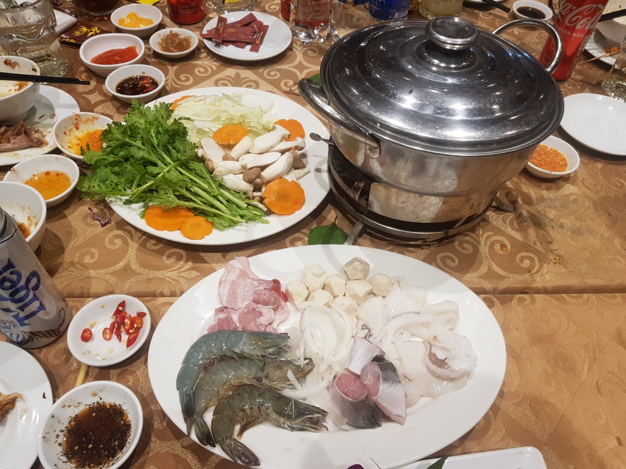 동나이 롱탄 로컬 맛집 Am Thuc Phuong Nam - Lau Nam Thap Cam(맑은 국물 핫팟)