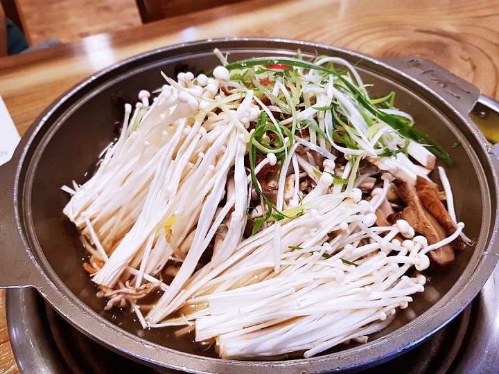 생생정보 차돌 버섯전골 맛집