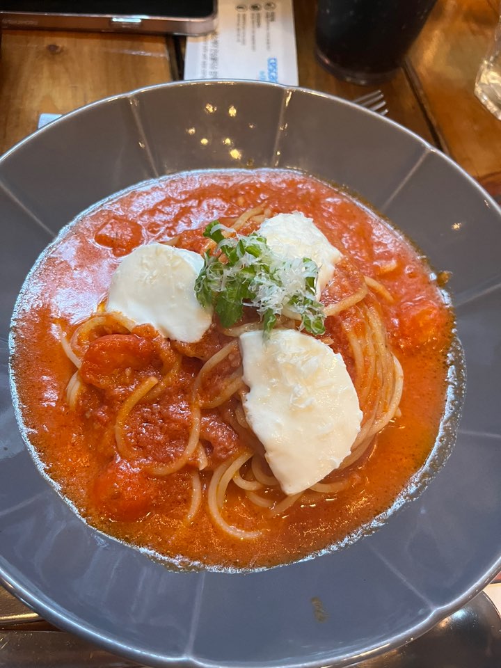 홍대 화덕 피자 뽀모도로 파스타