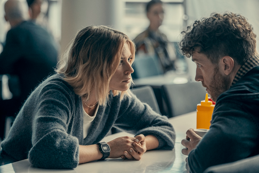 넷플릭스 신작 &lsquo;엑스테리토리얼&rsquo; 폭발적 인기! 강렬한 여성 액션의 정수