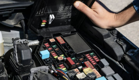 자동차 배터리 방전 증상 원인 조치 방법 알아보기