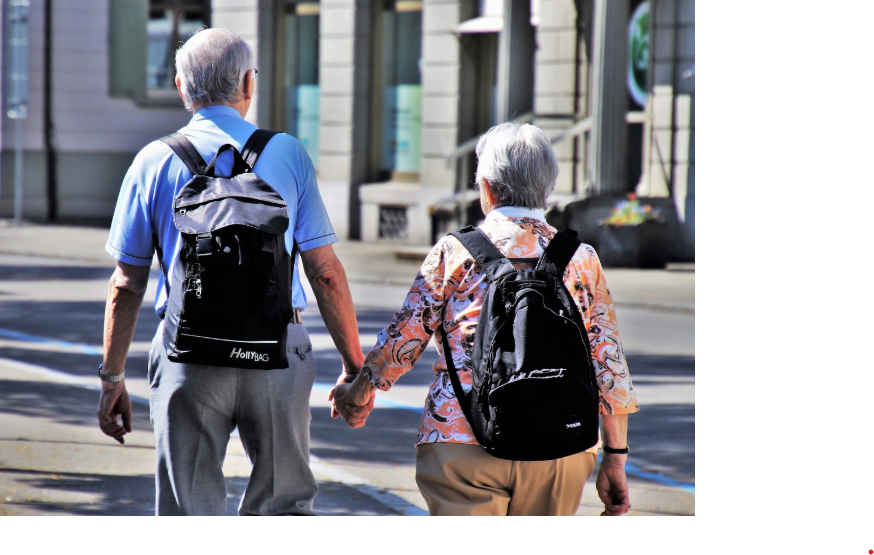 노년이 된 후 받을 수 있는 연금을 나타내는 노부부의 사진