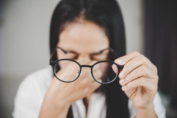안구 건조증 인공 눈물 증상 완화 미세 플라스틱 부작용 눈 운동