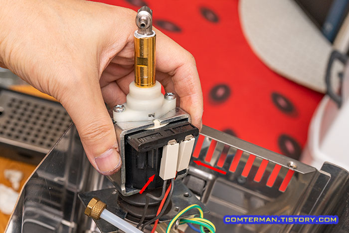 가찌아 클래식 펌프 전원 커넥터 장착