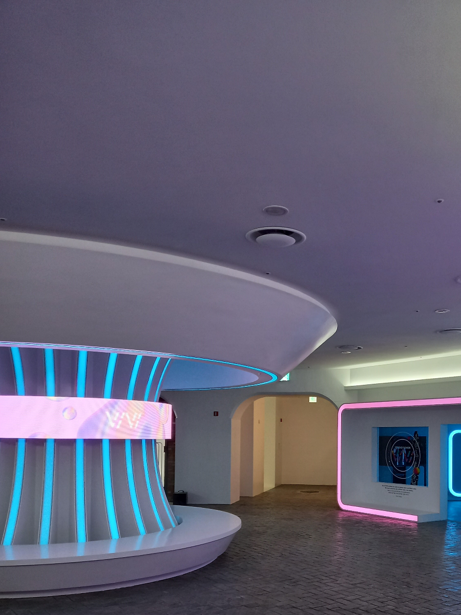 원형기둥과 프레임