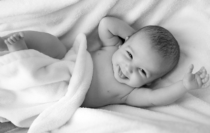 혼자 노는 아기 vs. 계속 부모를 찾는 아기 — 애착 스타일 행동 패턴