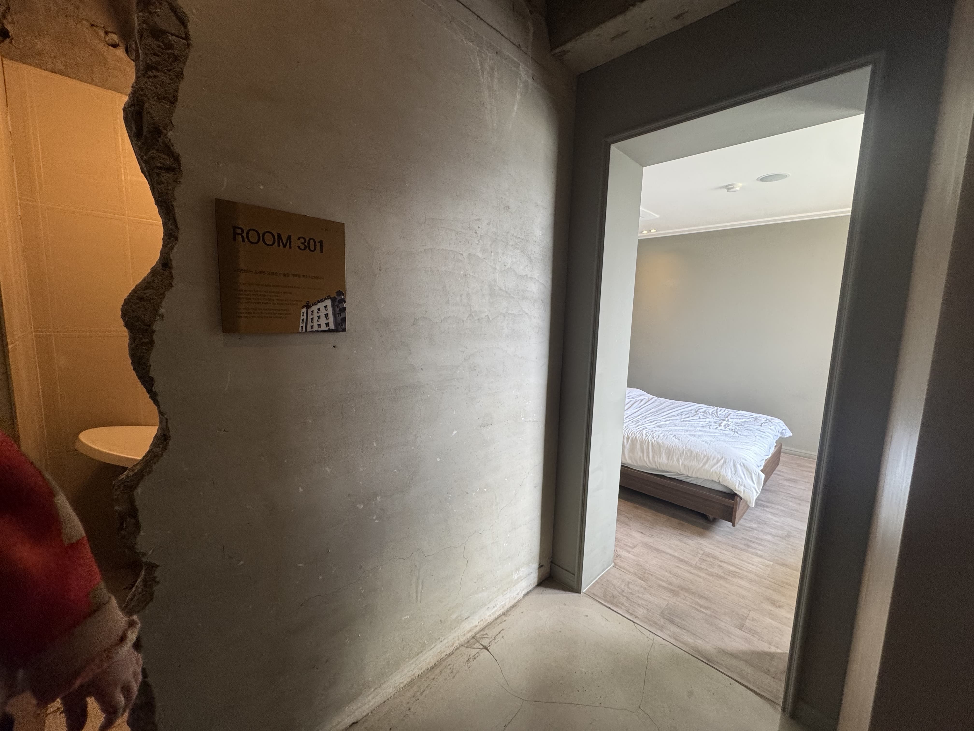 오피먼트 3층 침실이 있는 방