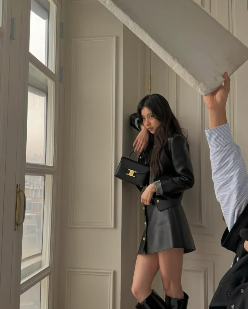 수지셀린느, 수지공항패션, 수지귀국패션, 수지패션, 수지트리옹프백, 셀린느트리옹프, 셀린느가방추천, 셀린느공항룩, 셀린느코디, 셀린느앰버서더, 뷔셀린느, 박보검셀린느, 셀린느25ss, 파리패션위크2025, 수지패션분석, 수지셀린느룩, 수지착장정보, 셀럽공항패션, 셀럽명품가방, 여자공항패션, 명품패션, 명품가방추천, 프렌치시크룩, 꾸안꾸공항패션