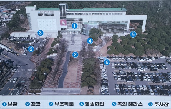 경남도립미술관 전경 사진입니다.