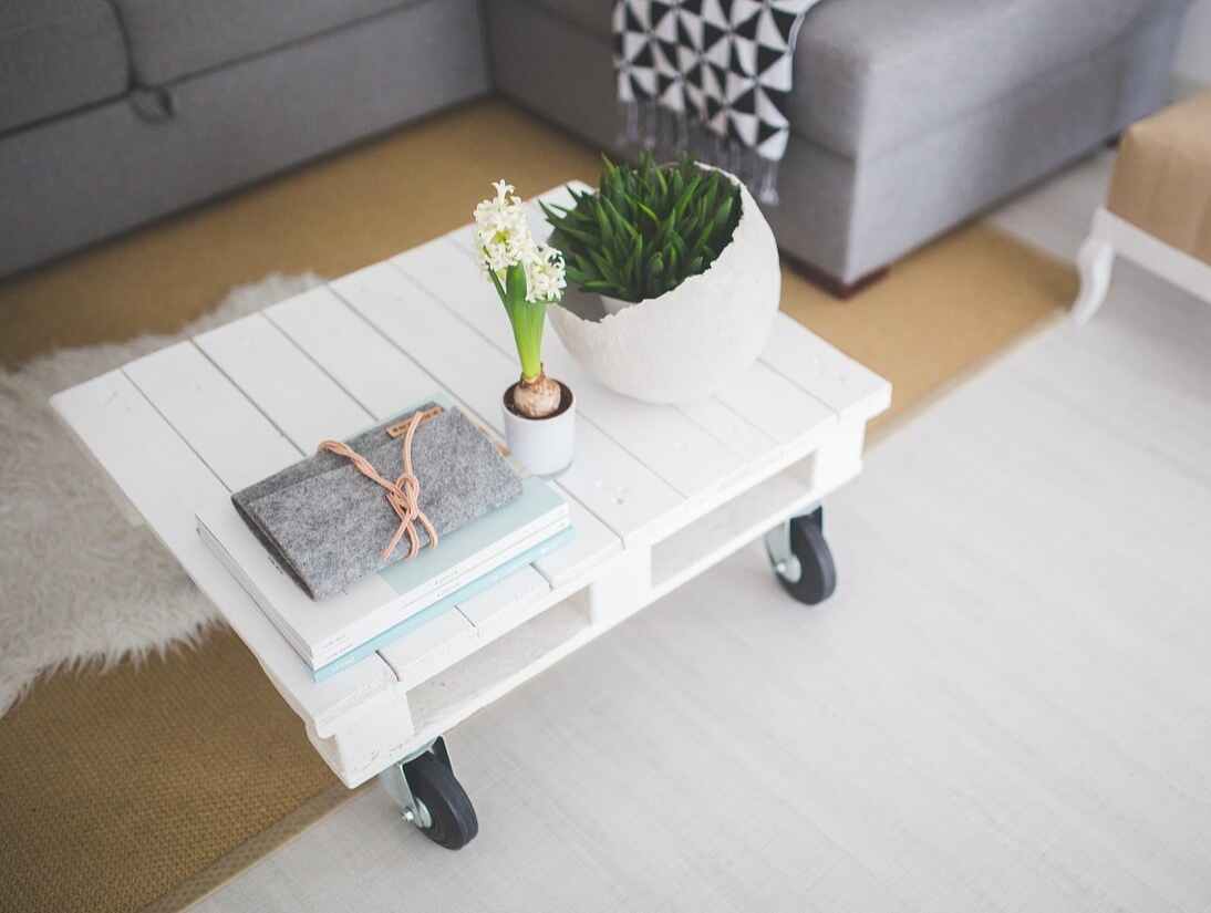 소형 거실에 맞는 다목적 커피 테이블 고르기