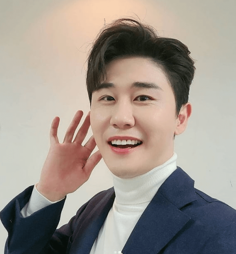 영탁의-인스타그램에-올라온-터틀넥입고-셀카-사진