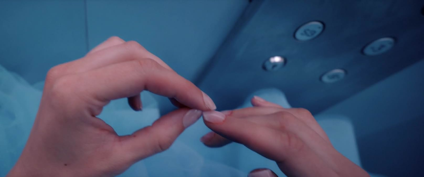 영화 &amp;#39;서브스턴스(The Substance)&amp;#39; 관람평 - 현대 사회의 외모 지상주의와 젊음에 대한 집착 풍자